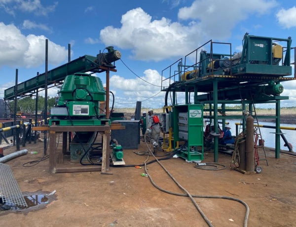 Robust Design Vertical Cuttings Dryer Working at Swamp Rig Nigeria