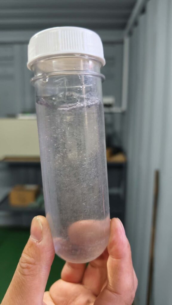 High-quality light oil recovered after treatment by KESS TDU-2